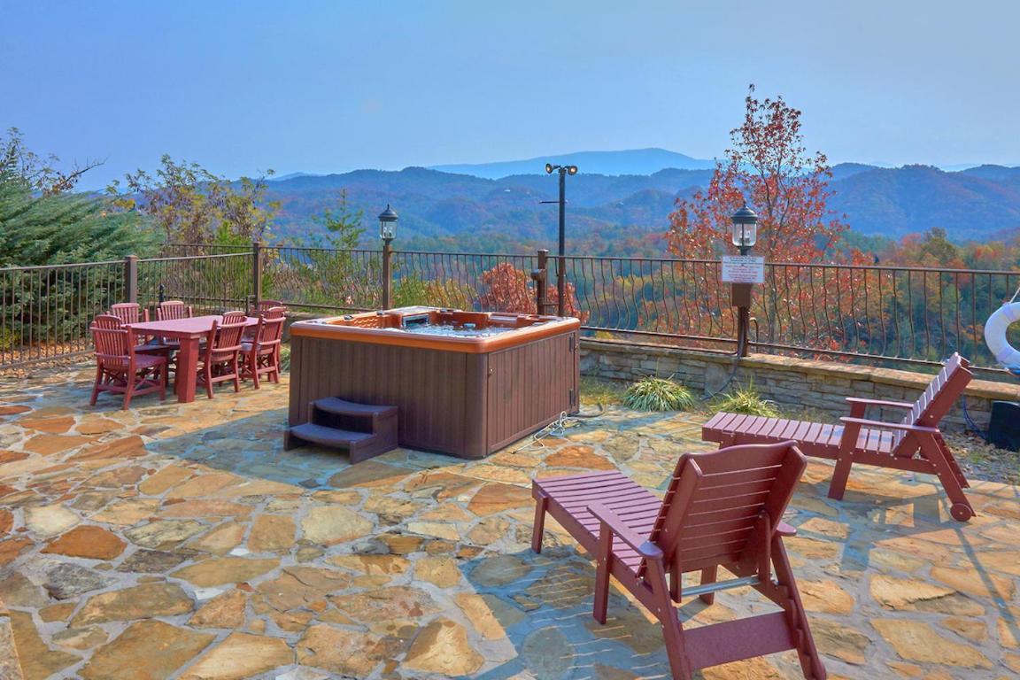 Journey'S End, 5 Bedrooms, Sleeps 12, Private Outdoor Pool, Theater, Sauna Sevierville Exteriör bild