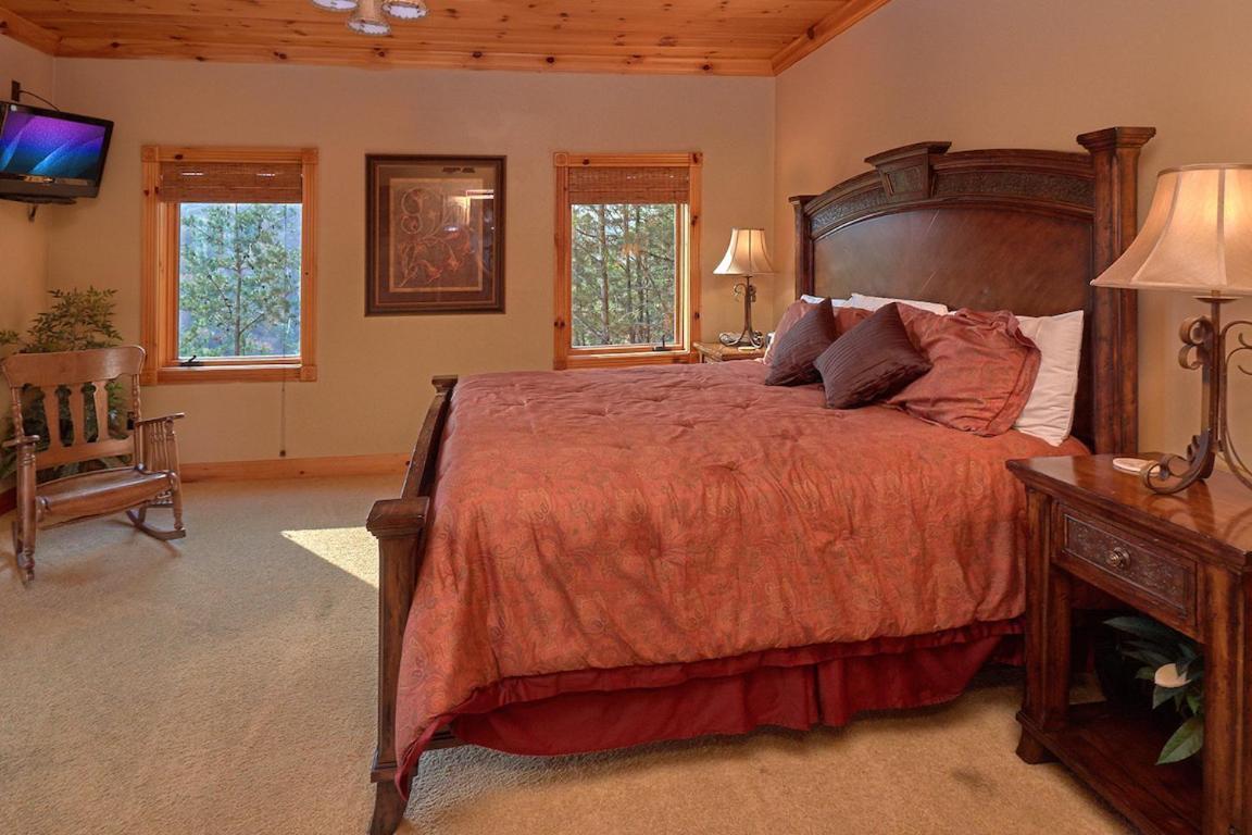 Journey'S End, 5 Bedrooms, Sleeps 12, Private Outdoor Pool, Theater, Sauna Sevierville Exteriör bild