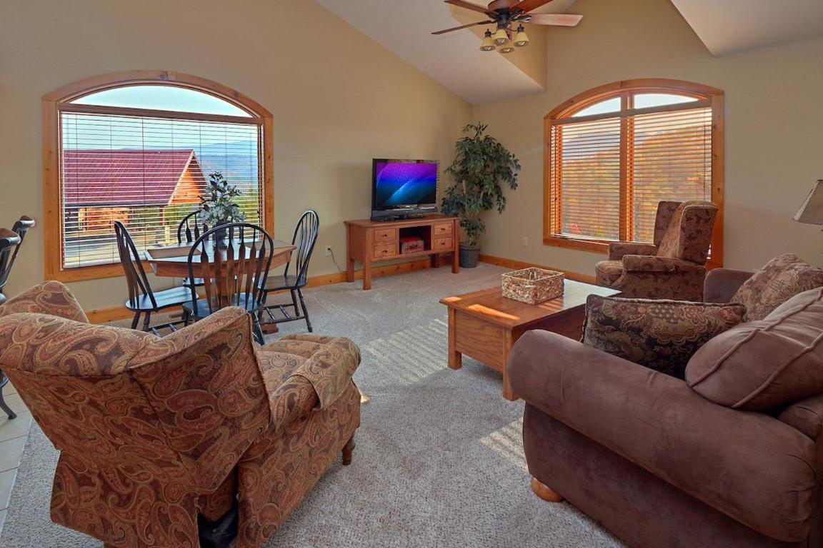 Journey'S End, 5 Bedrooms, Sleeps 12, Private Outdoor Pool, Theater, Sauna Sevierville Exteriör bild